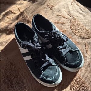 Gola Black and White Sneakers Classic Canvas Design